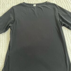 Lululemon Athletica black short  Sleeve Tee Relaxed Fit size 4